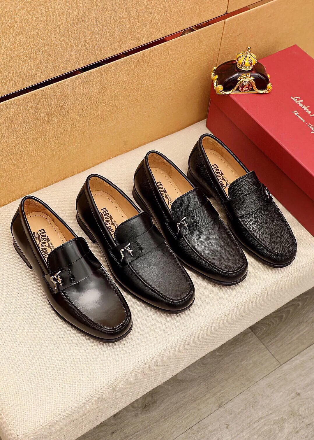 Men's shoes 💰480 💐 Product trademark: Ferragamo "Ferragamo" casual leather shoes Regular size: 38-44 (45🉑️customized) Product materials: Selected imported first-layer pebbled cowhide leather upper + luxury hardware buckle, imported water-dyed cowhide leather lining. Strong three-dimensional visual effect, original outsole color: 4⃣️seed leather materials available